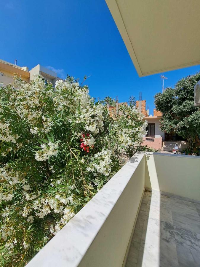 Seaview Flora'S Luxury Apartment-300Meters From The Beach Rethymno  Ngoại thất bức ảnh
